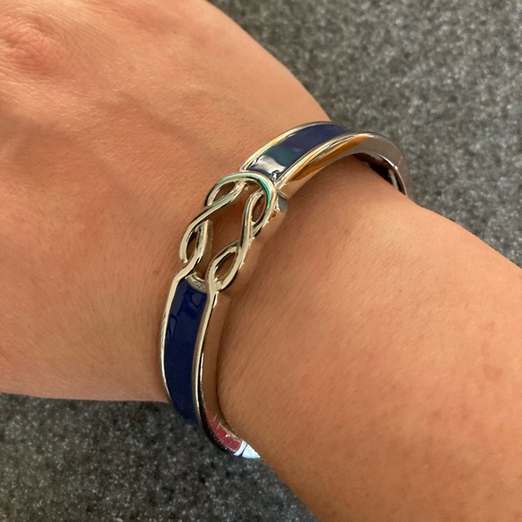 Lia Sophia, metal, blue and silver stretch bracelet - Picture 5 of 5